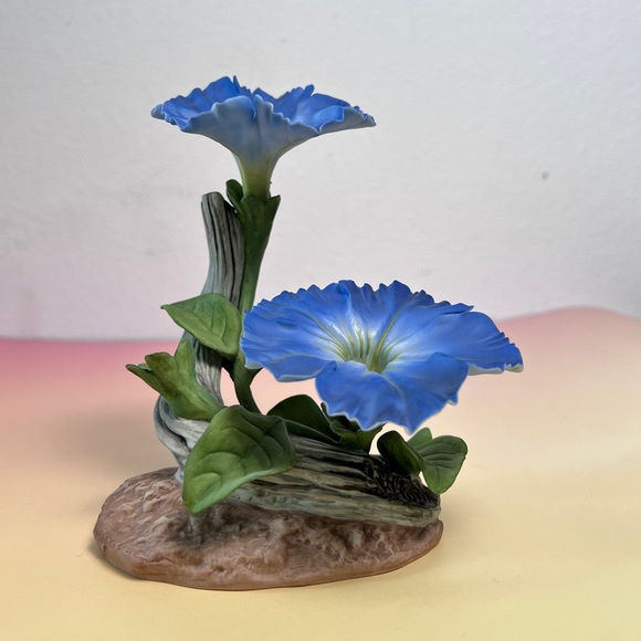 Boehm Vintage Blue Petunia Porcelain Figurine Signed by Helen Boehm 6” As Is - Picture 3 of 11